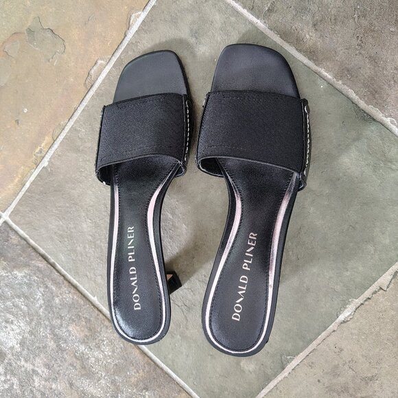 Donald Pliner Heel Sandal - Picture 2 of 7